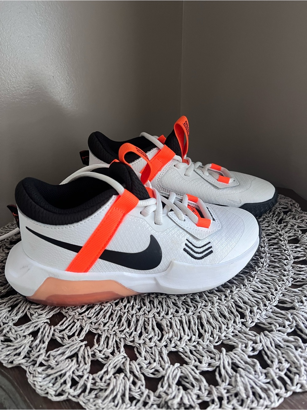 Nike Air Zoom Crossover GS kids youth size 1 Bright Orange Basketball Sneakers